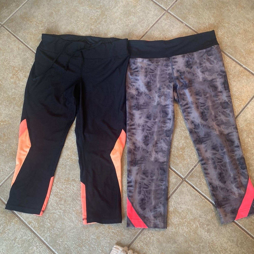 Set of 2 Size Small capri leggings